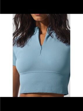 ALO Yoga Light Blue Cropped Short Sleeve Pullover